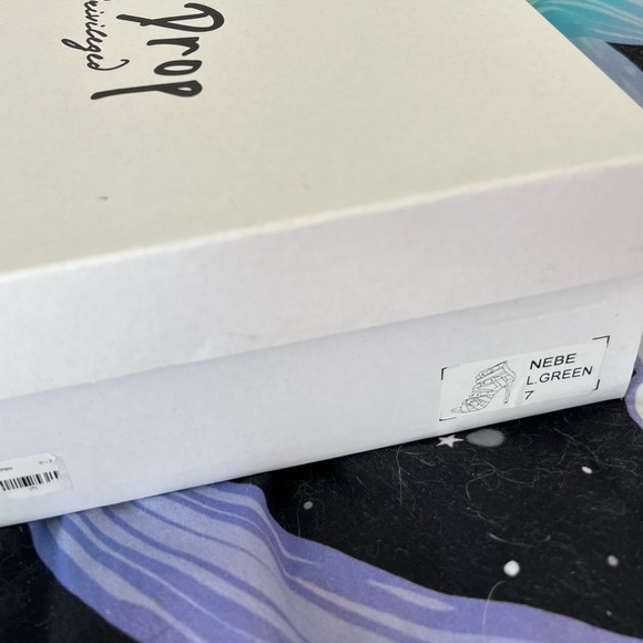 NIB Lemon Drop by Privileged iridescent lime green stiletto heels size 7 - Picture 5 of 5